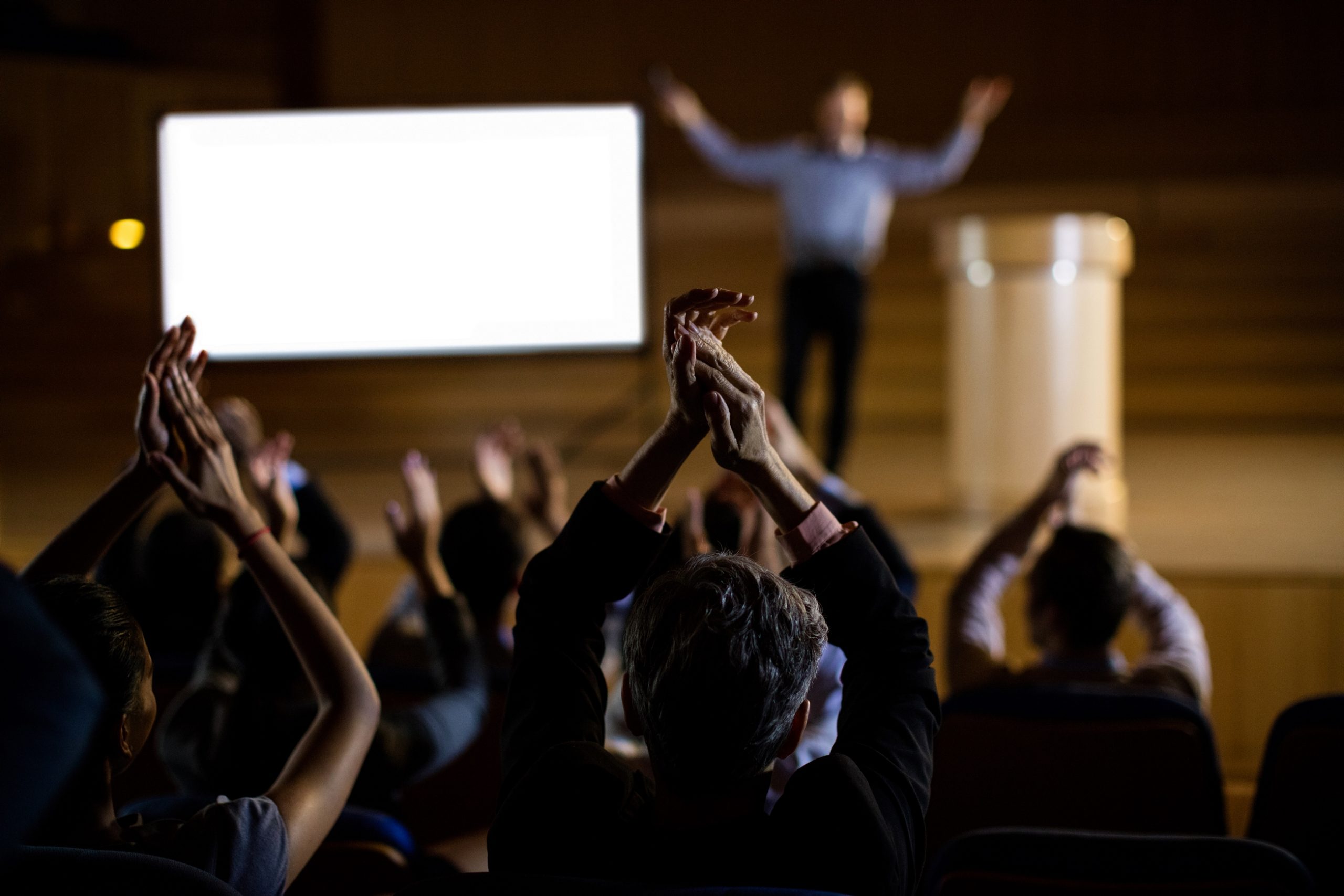 audience-applauding-speaker-after-conference-presentation-1-scaled.jpg